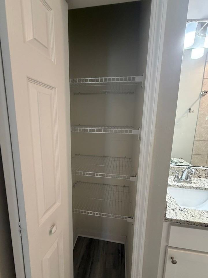 404 Ne 24th Pl - Photo 6 of 13