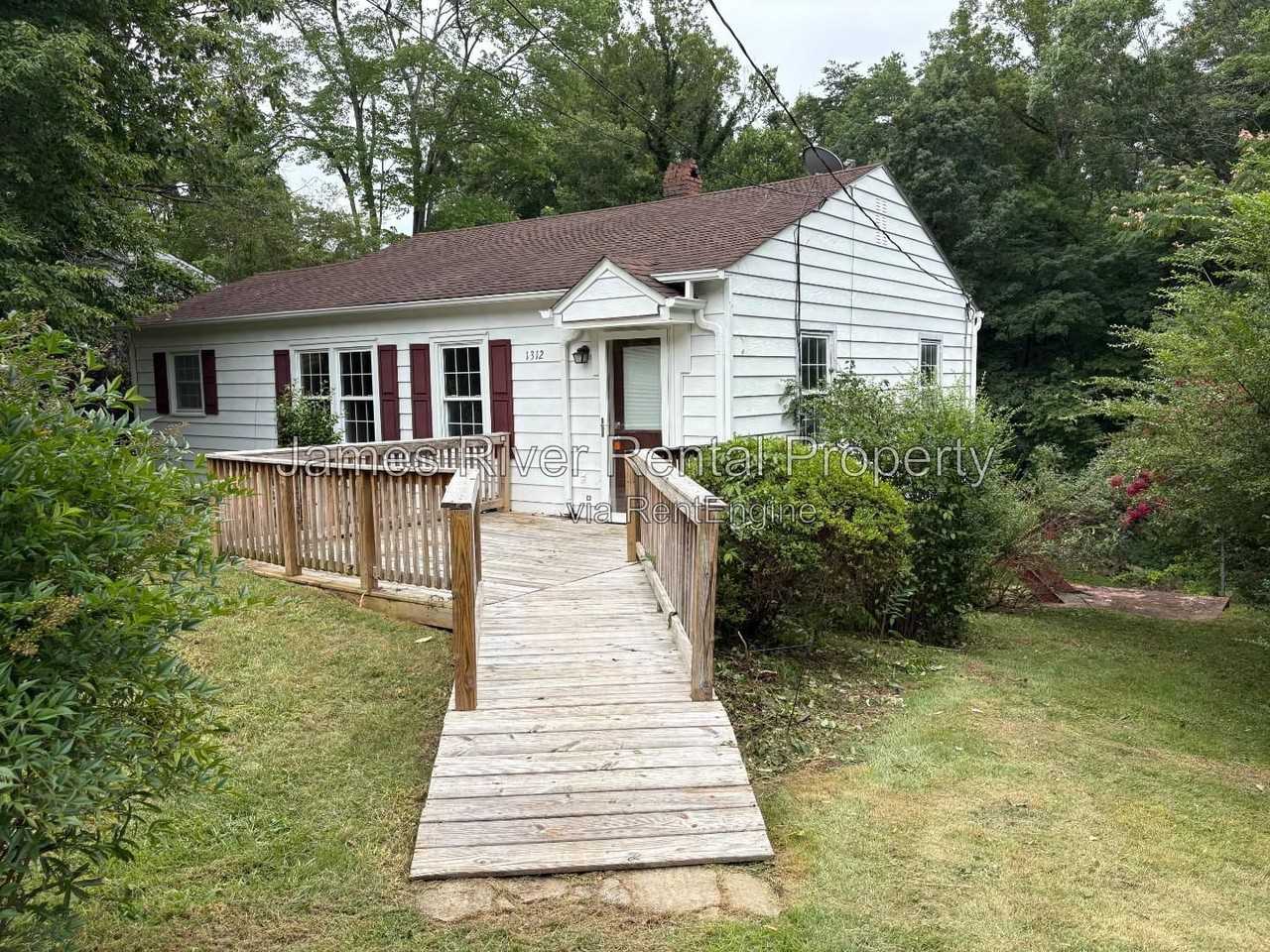 1312 Laurel Ln - Photo 2 of 18