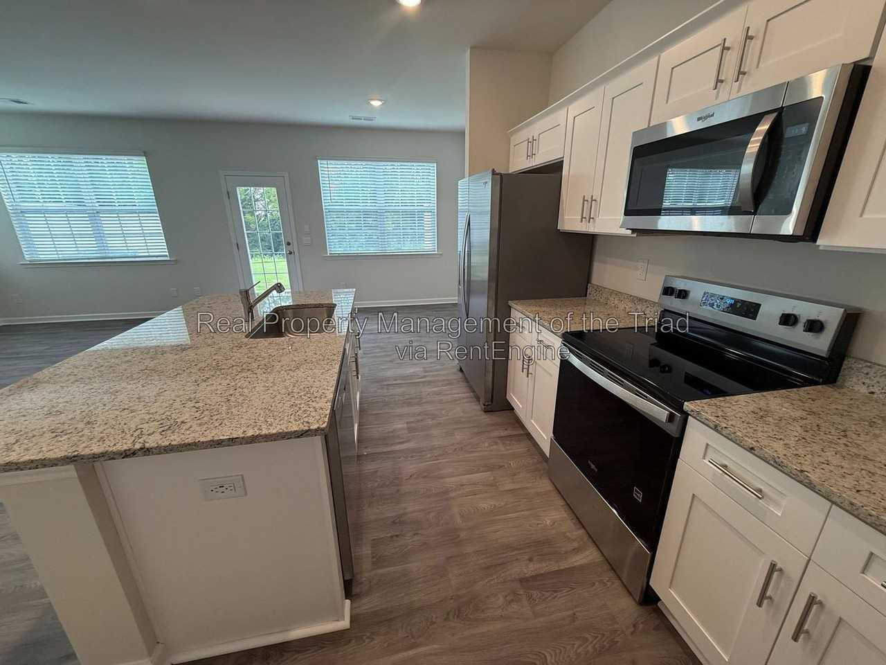 1106 Broholmer Ln - Photo 5 of 19