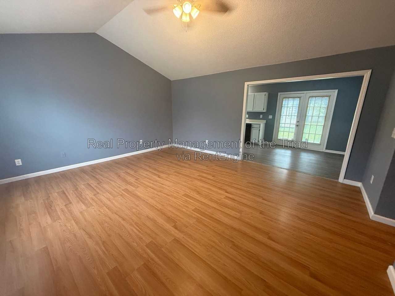 208 Hammond Dr - Photo 2 of 21