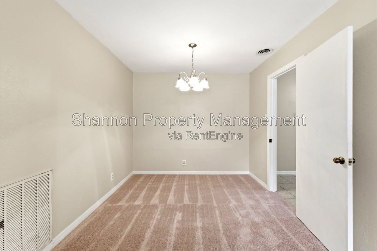 8406 Highcrest Dr - Photo 6 of 37