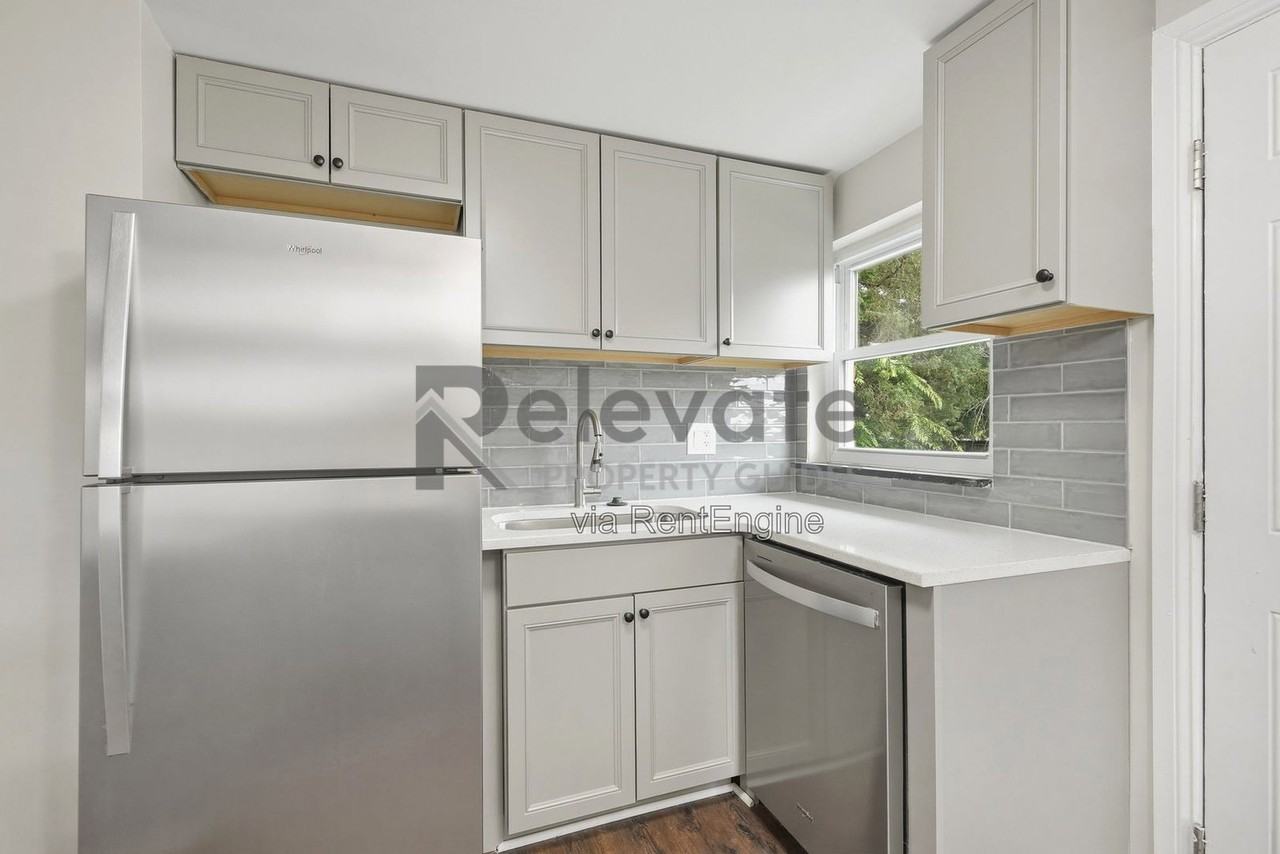 3605 South St - Photo 7 of 17