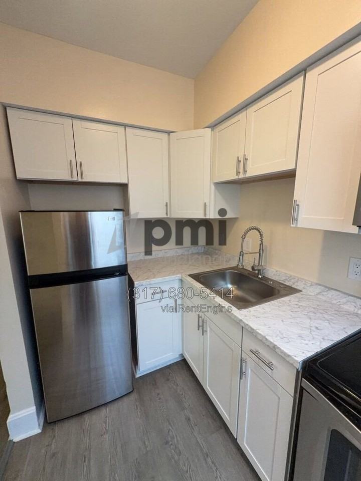 231 E 9th St #17 - Photo 3 of 24