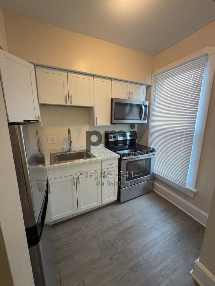 231 E 9th St #17 - Photo 4 of 24