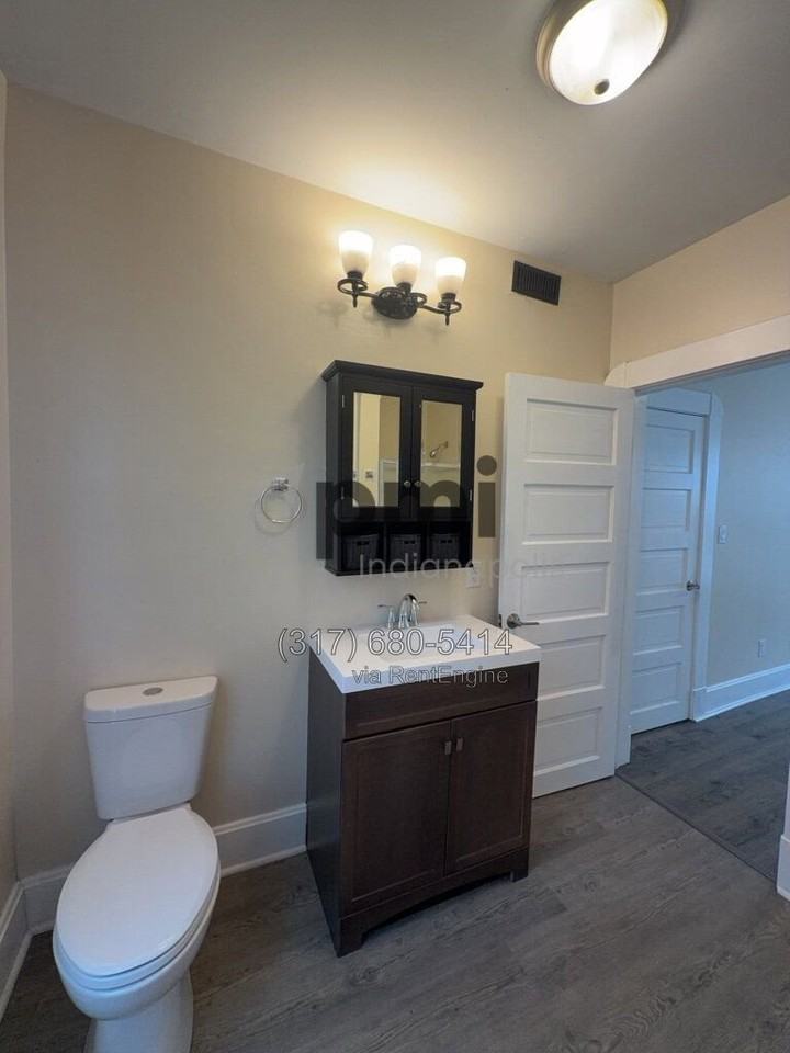 231 E 9th St #17 - Photo 6 of 24