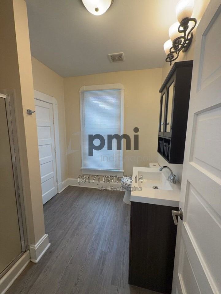 231 E 9th St #17 - Photo 7 of 24