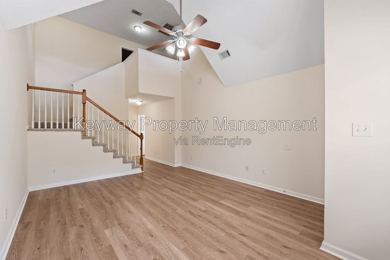 615 Goodale Ln - Photo 3 of 27