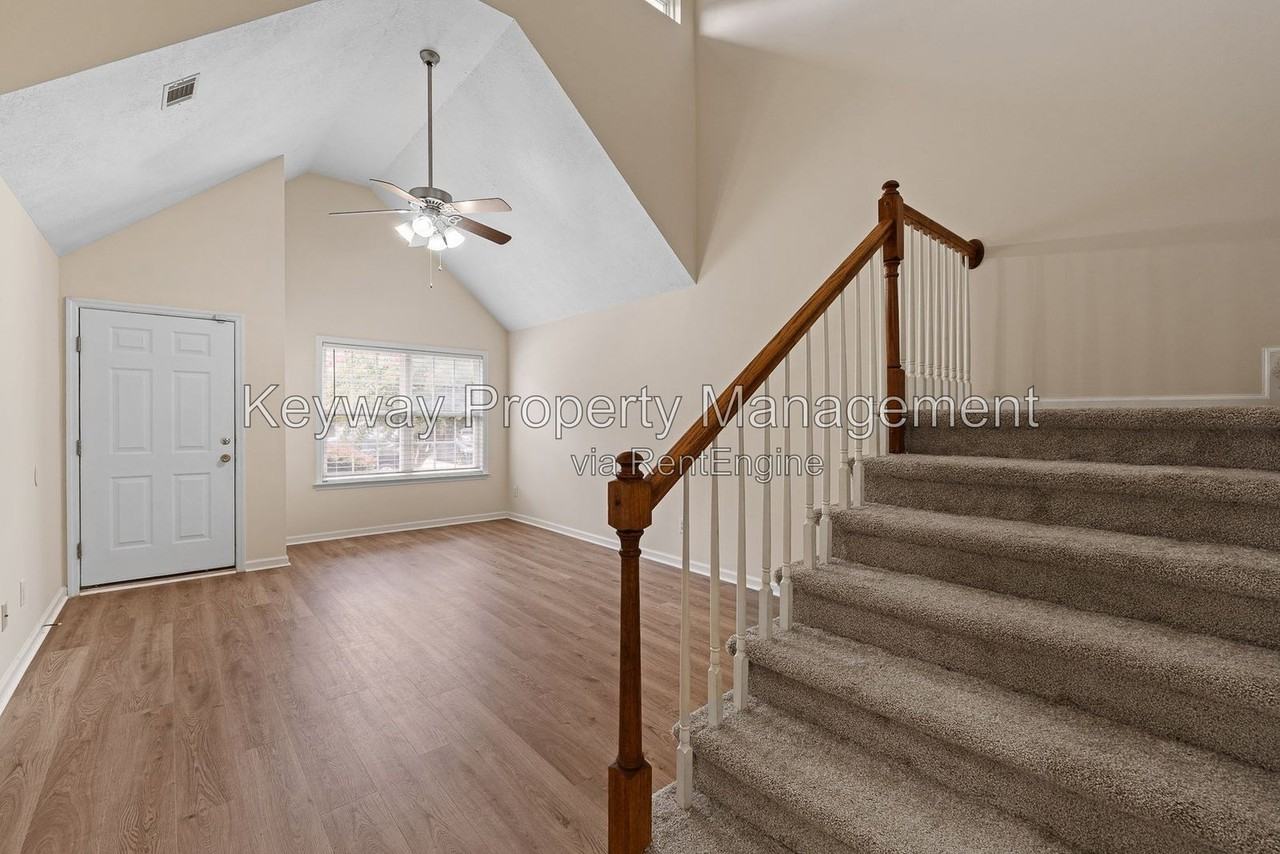 615 Goodale Ln - Photo 4 of 27