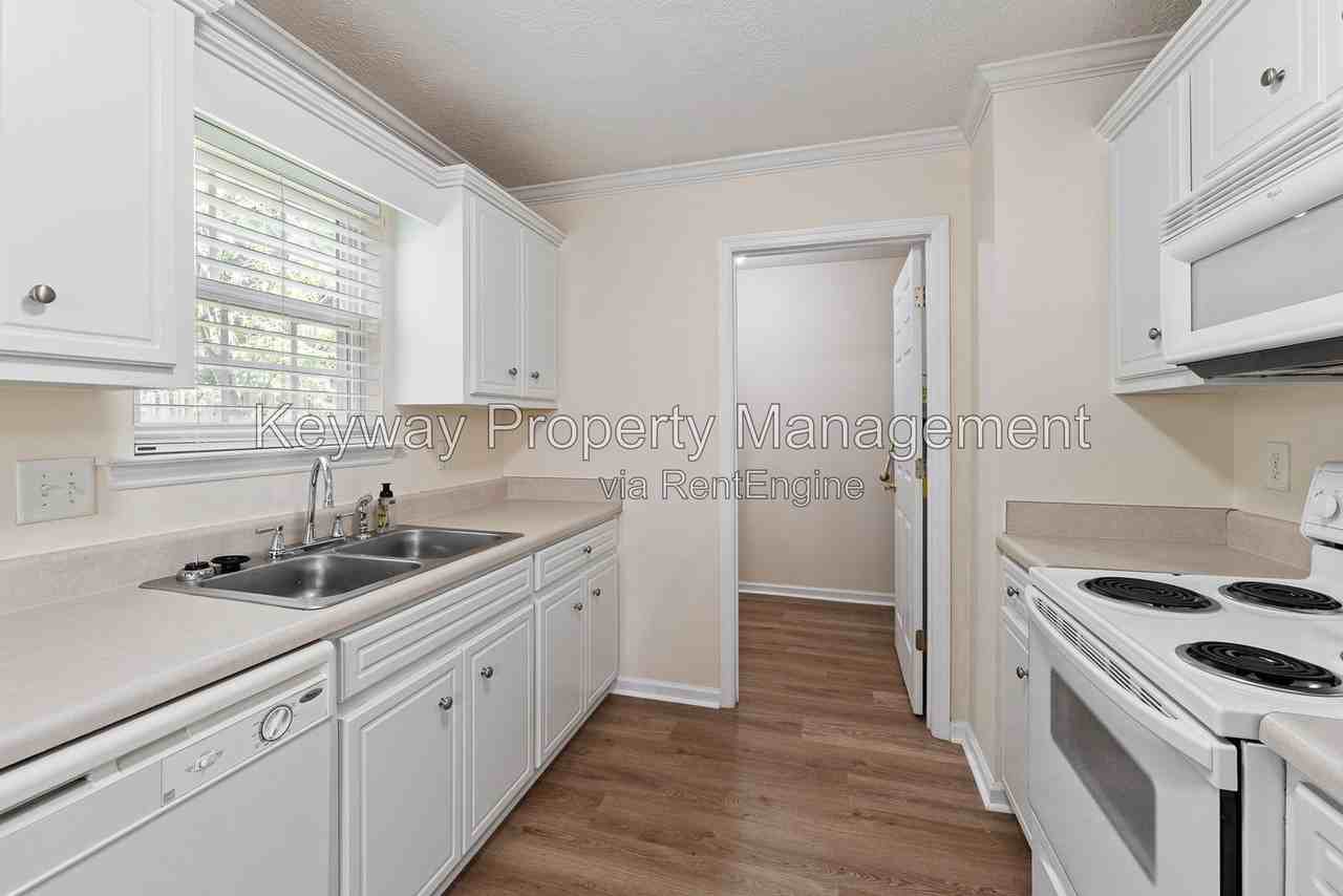 615 Goodale Ln - Photo 6 of 27