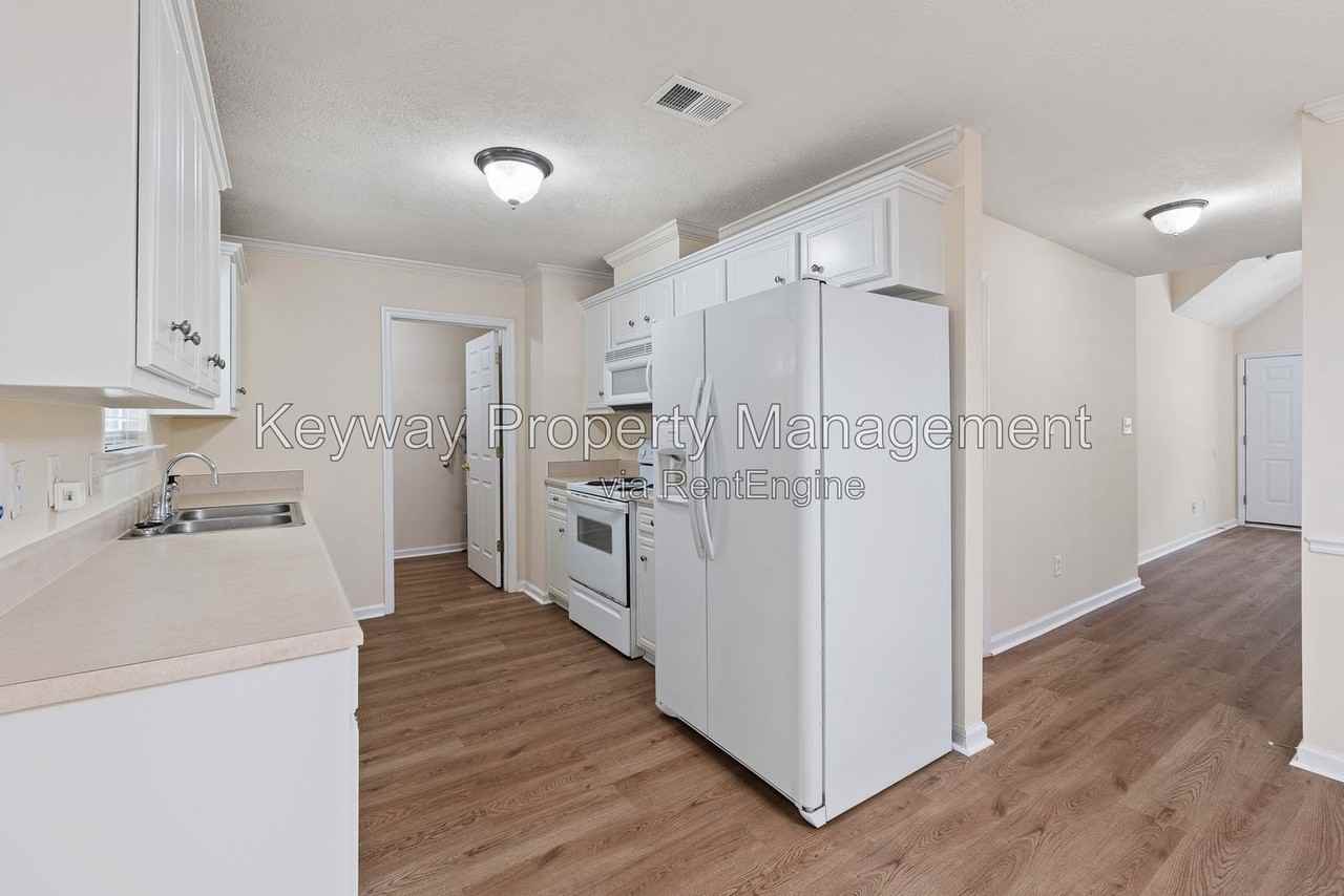615 Goodale Ln - Photo 7 of 27