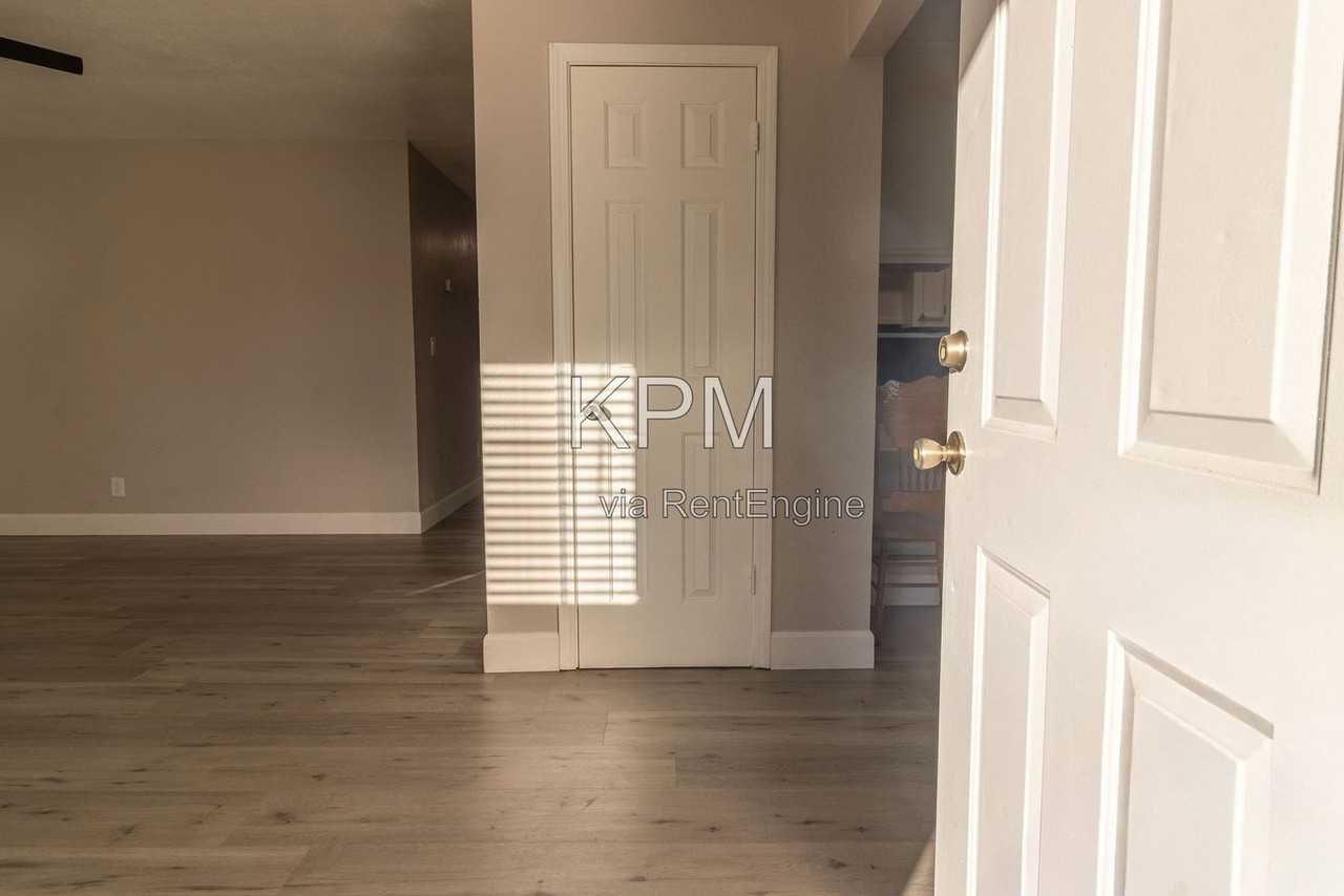 608 S Golden Gate Ave - Photo 3 of 27