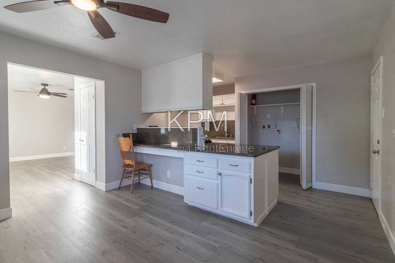 608 S Golden Gate Ave - Photo 7 of 27