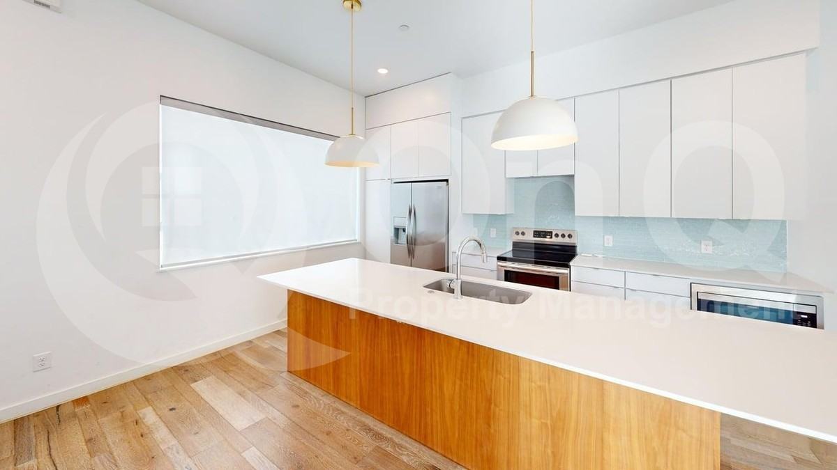 5020 Bryan St #305 - Photo 4 of 28