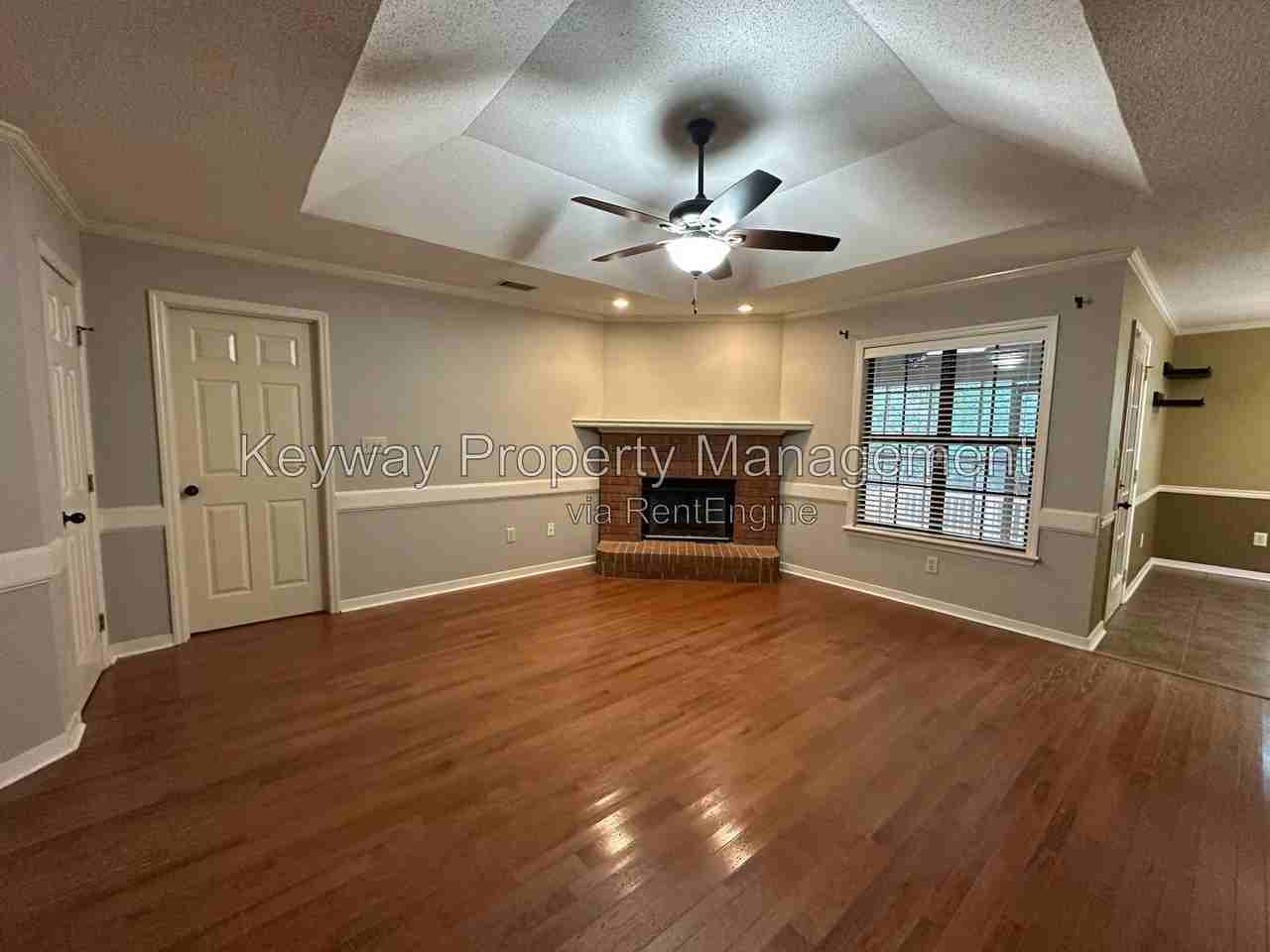 2919 Pointewest Dr - Photo 3 of 14