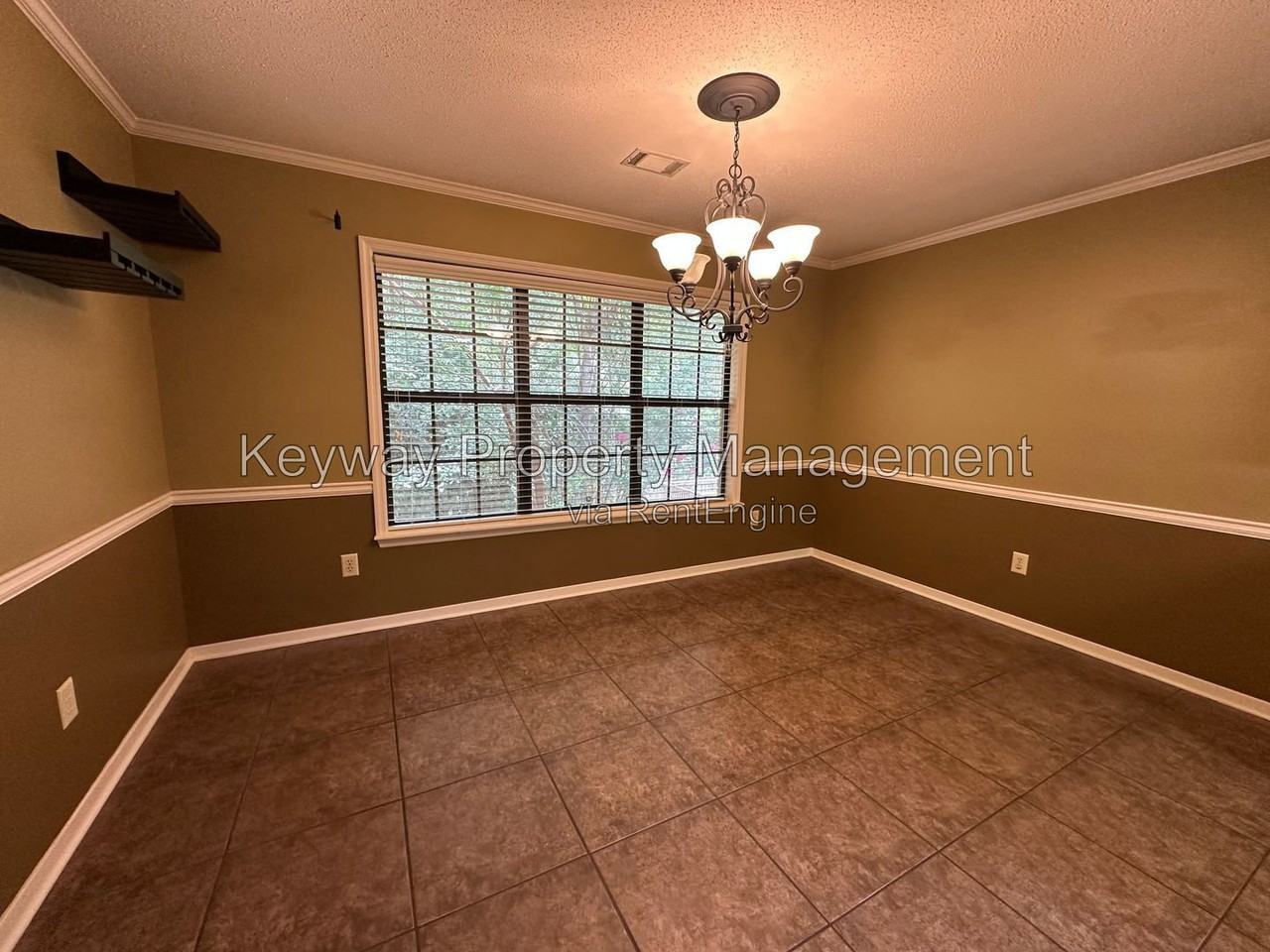 2919 Pointewest Dr - Photo 4 of 14