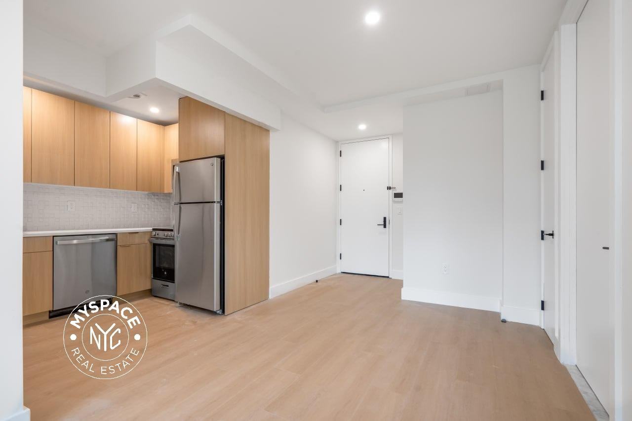 102 E 53rd St #3D - Photo 3 of 8