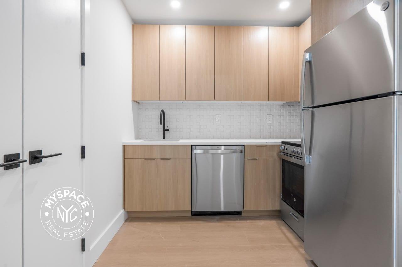 102 E 53rd St #3D - Photo 4 of 8