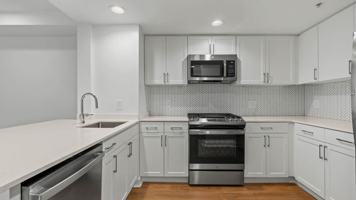 featured image of 1800 N Oak St