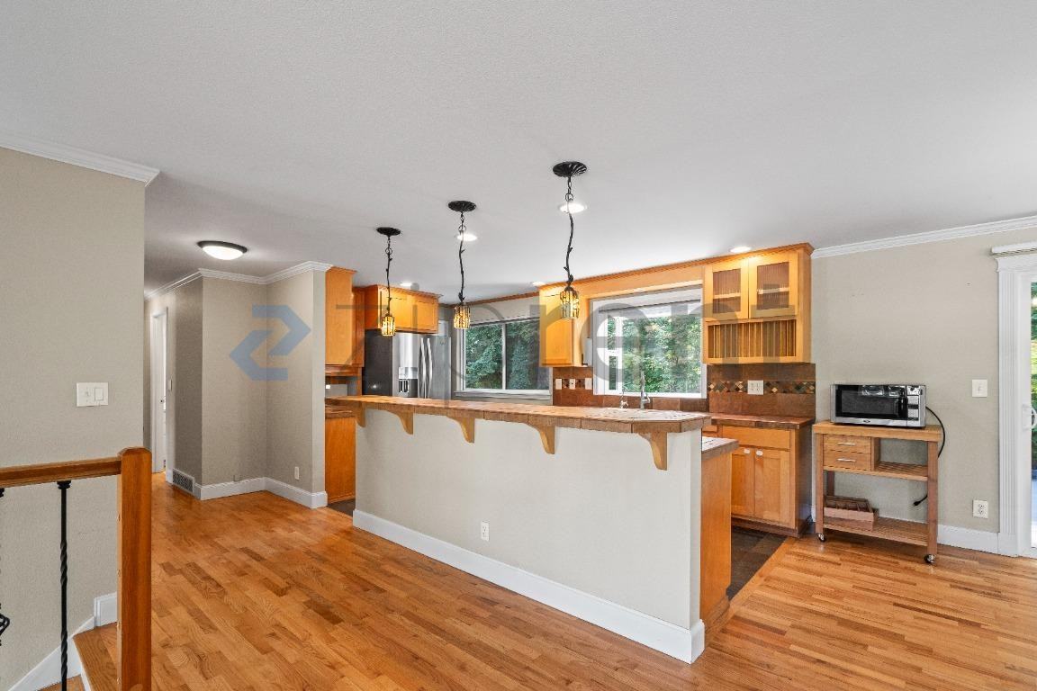 1913 162nd Ave Ne - Photo 5 of 25
