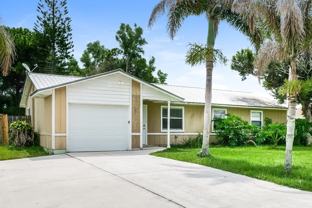 357 Nw Hibiscus St - Photo 1 of 1