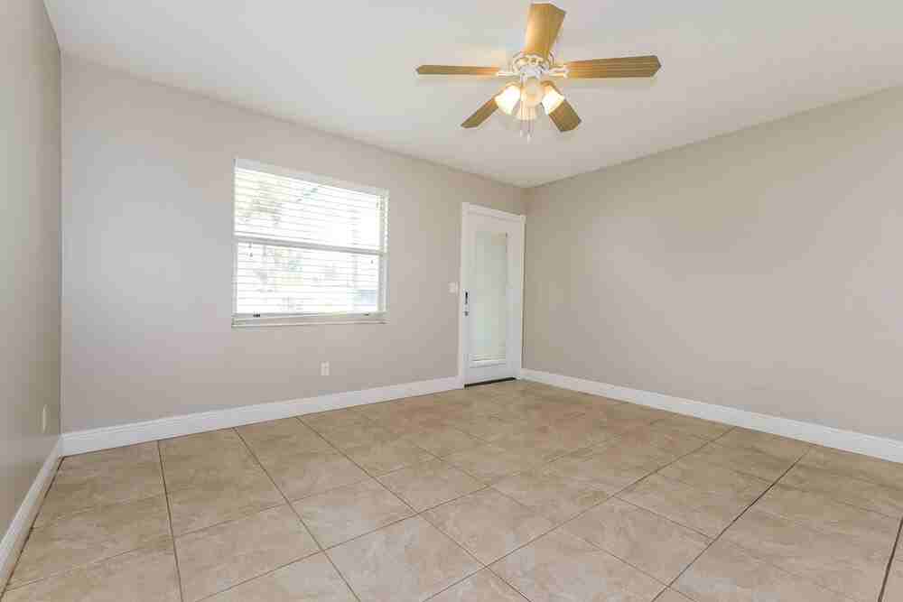 357 Nw Hibiscus St - Photo 5 of 16