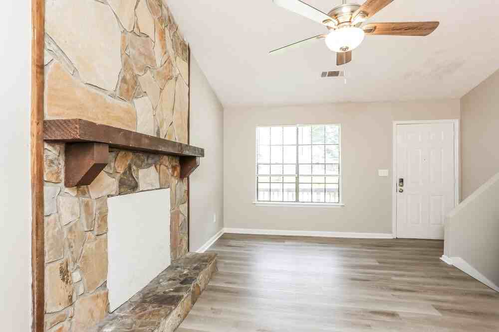 806 Durham Xing - Photo 7 of 18