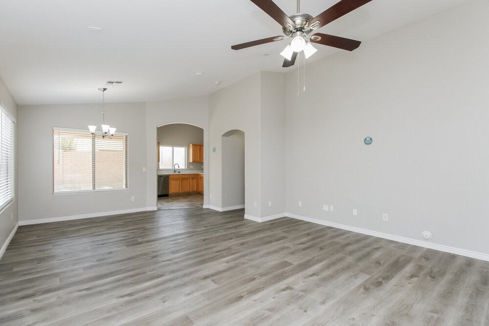 475 W Holstein Trl - Photo 3 of 16