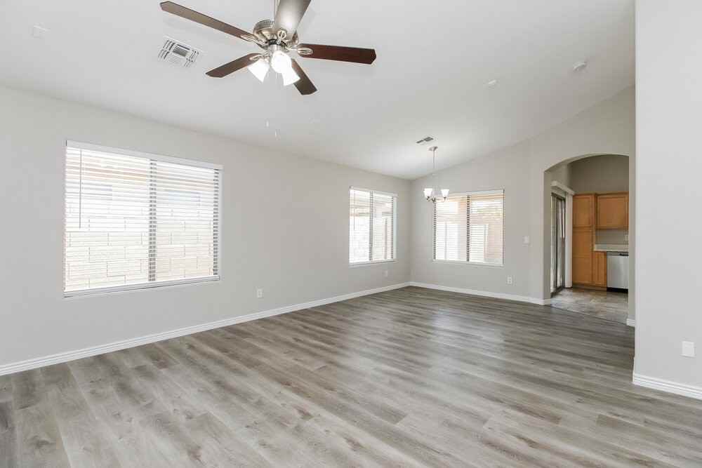 475 W Holstein Trl - Photo 4 of 16