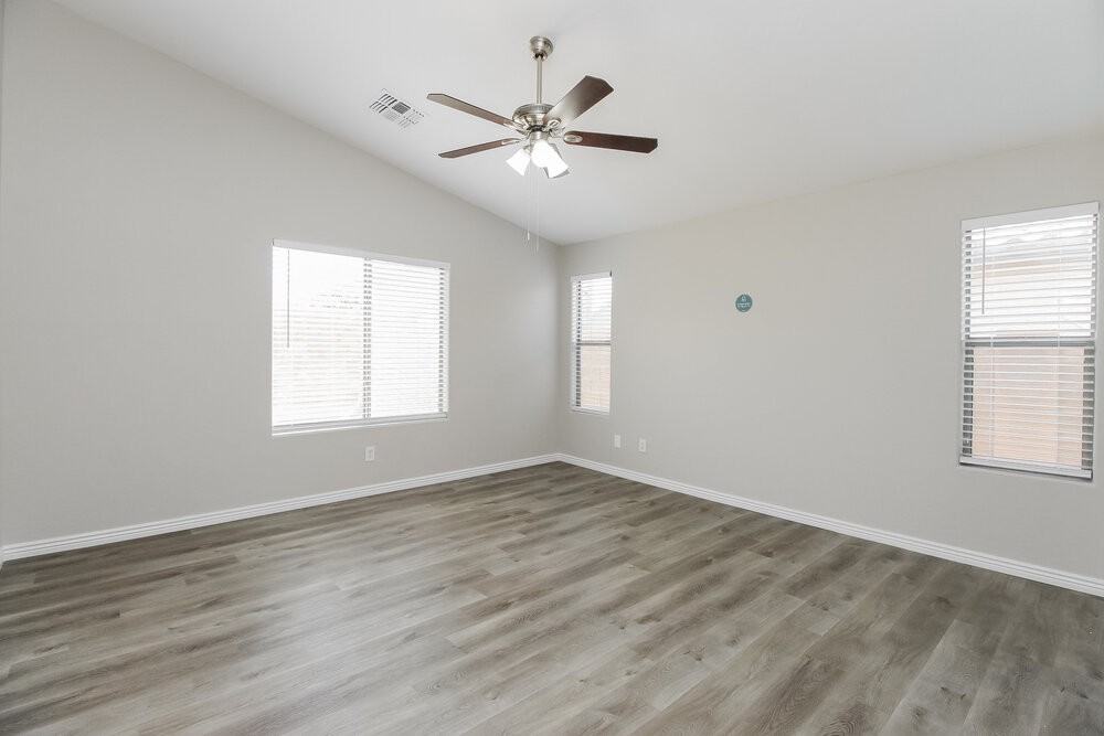475 W Holstein Trl - Photo 7 of 16