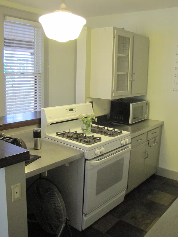 726 Lake Dr Se #B - Photo 2 of 11