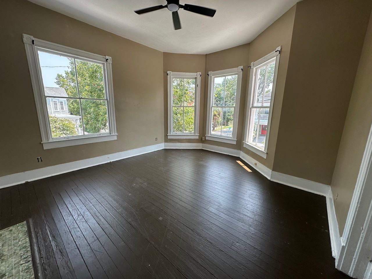 203 W 35th St - Photo 5 of 16