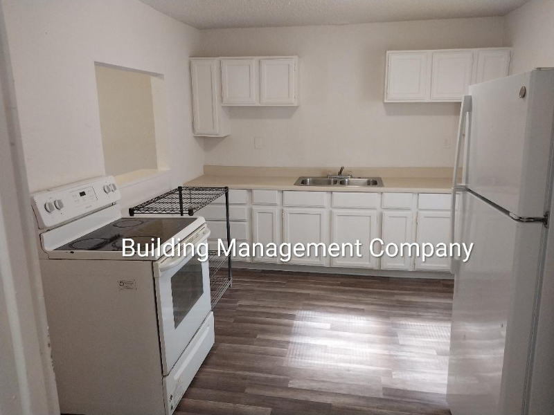 4325 Garfield Ave - Photo 2 of 3