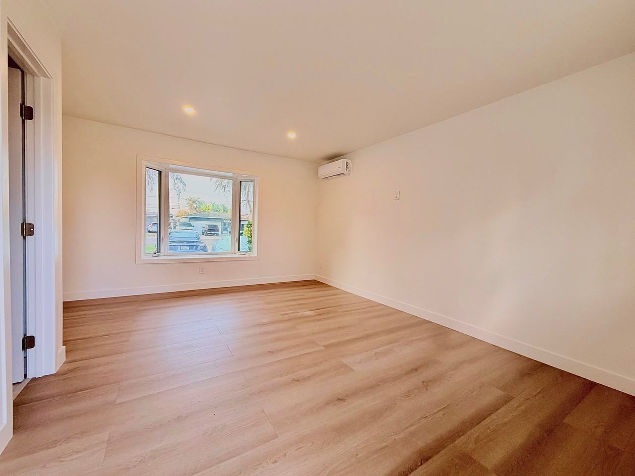 309 W Hampshire Ave - Photo 2 of 7