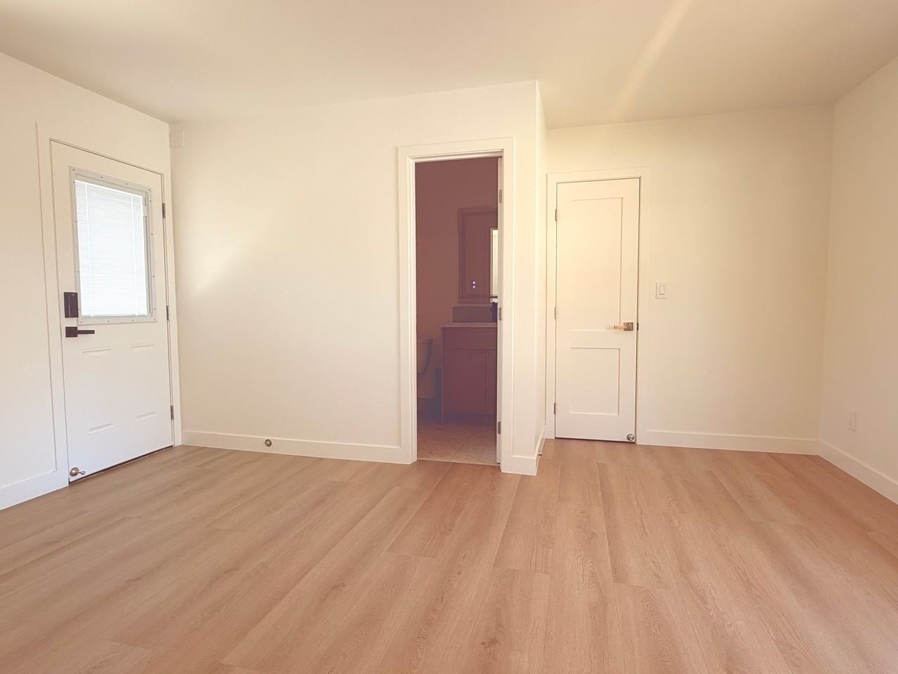 309 W Hampshire Ave - Photo 3 of 7