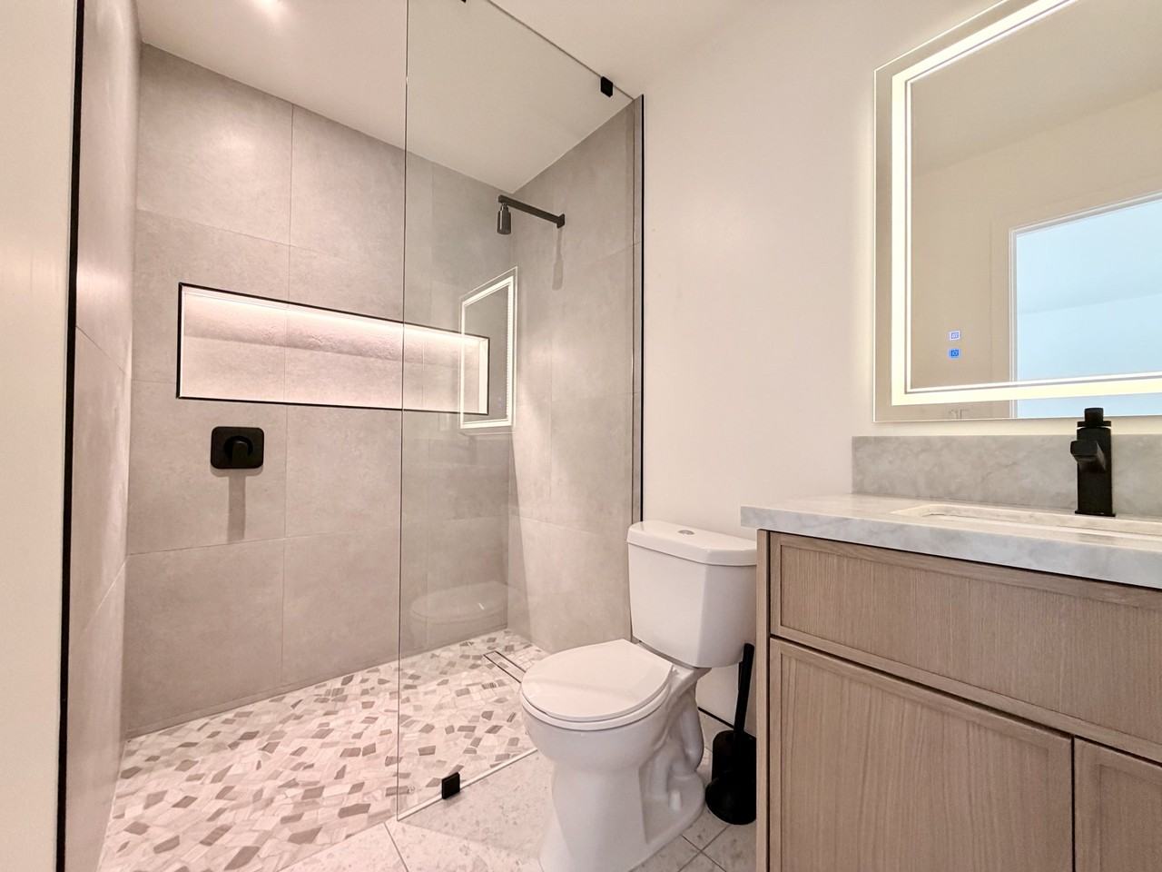 309 W Hampshire Ave - Photo 5 of 7