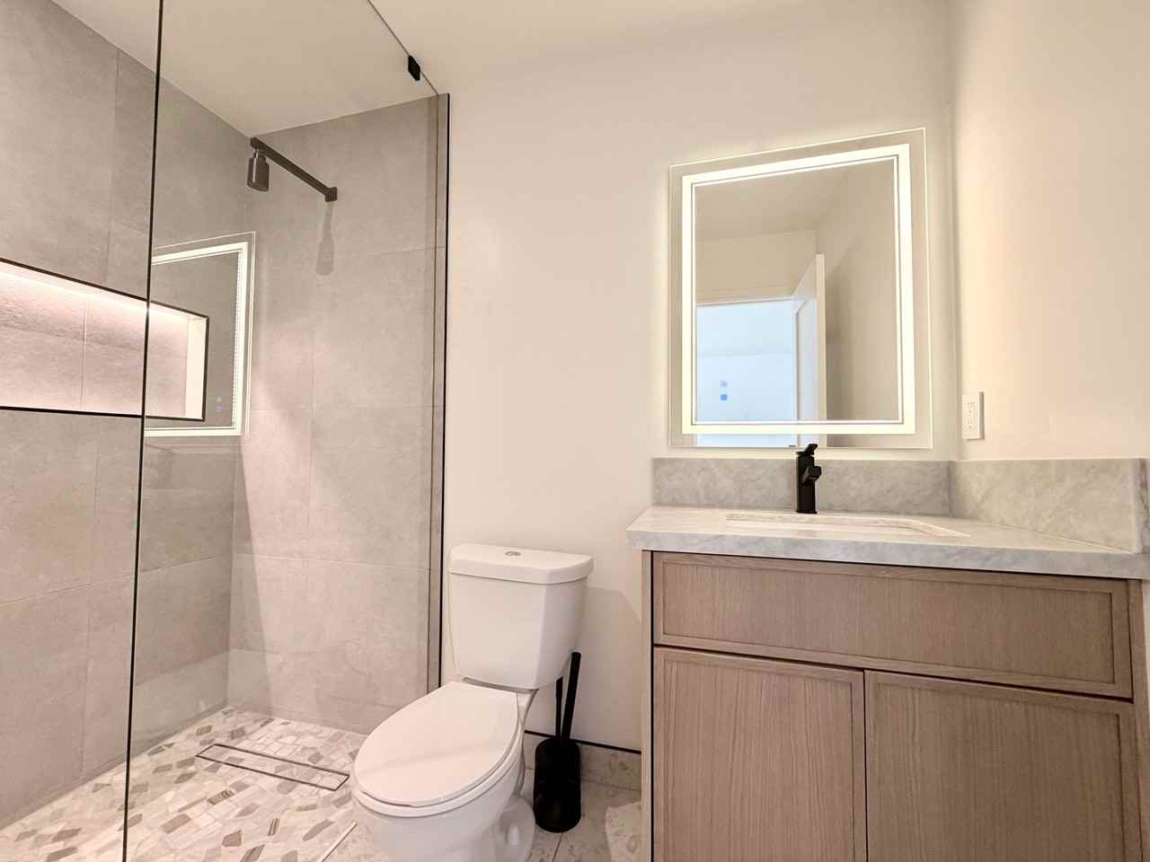 309 W Hampshire Ave - Photo 6 of 7