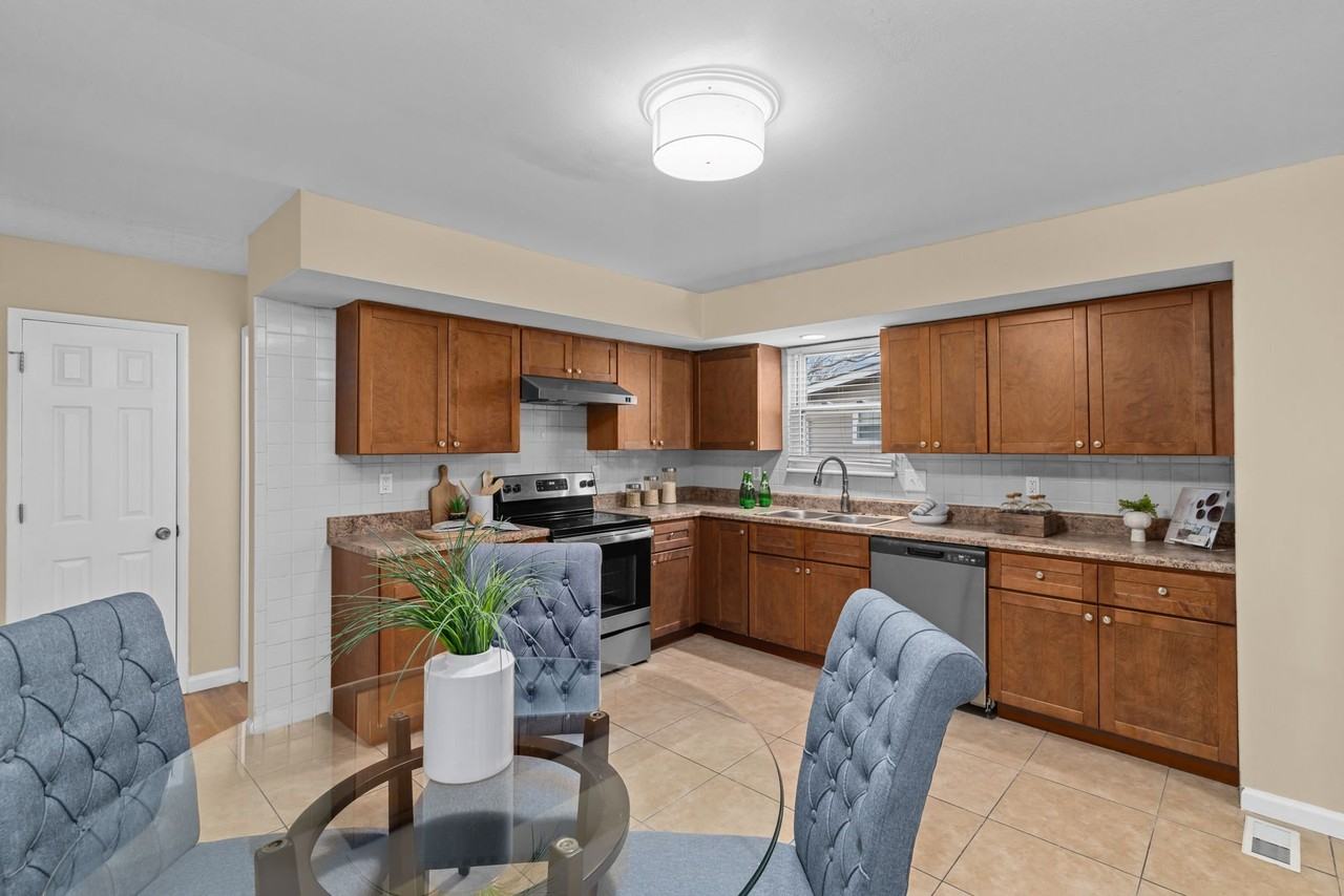 615 Wren Dr - Photo 3 of 20