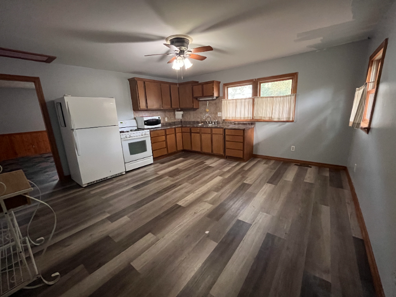 824 Meadow Ave - Photo 6 of 16