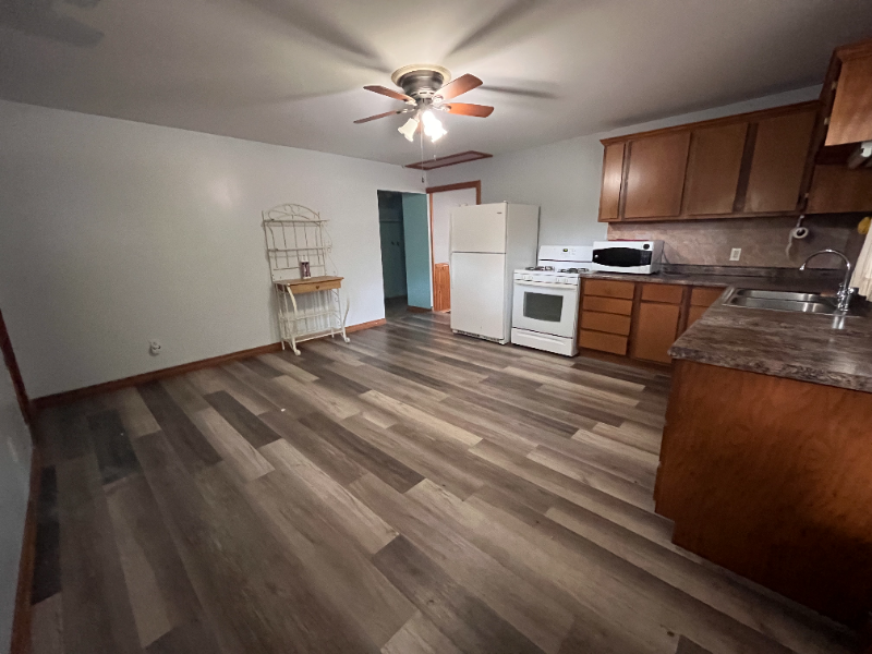 824 Meadow Ave - Photo 7 of 16