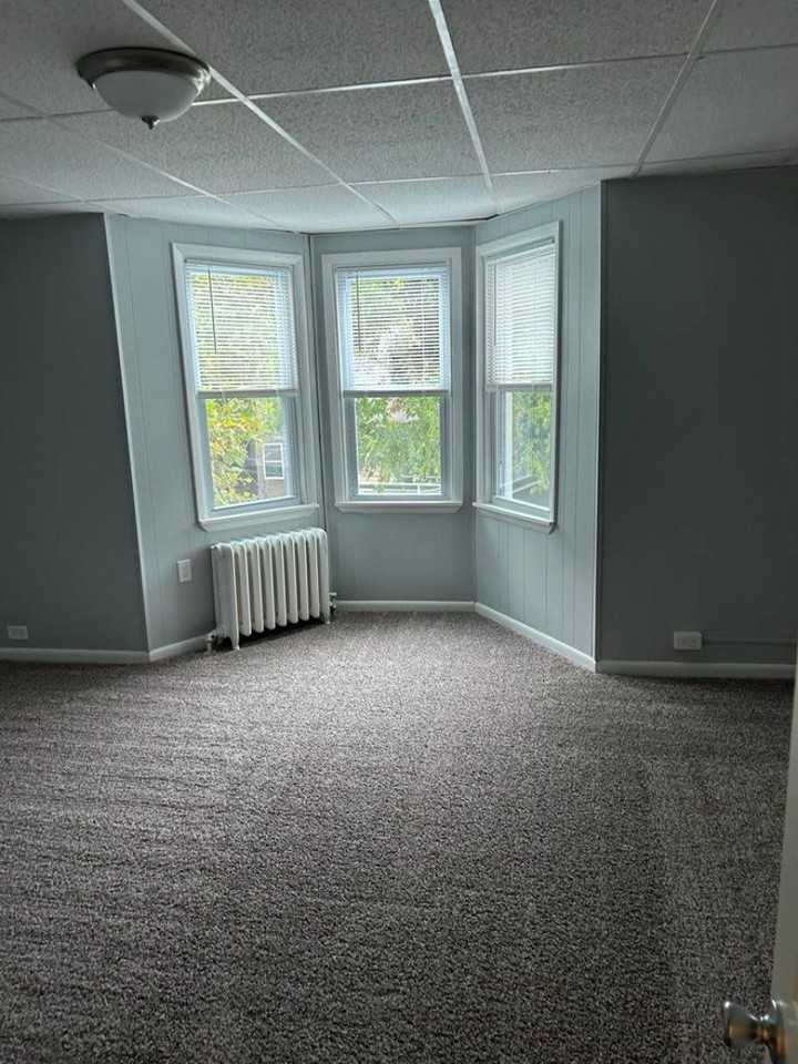 113 Booth St - Photo 2 of 10
