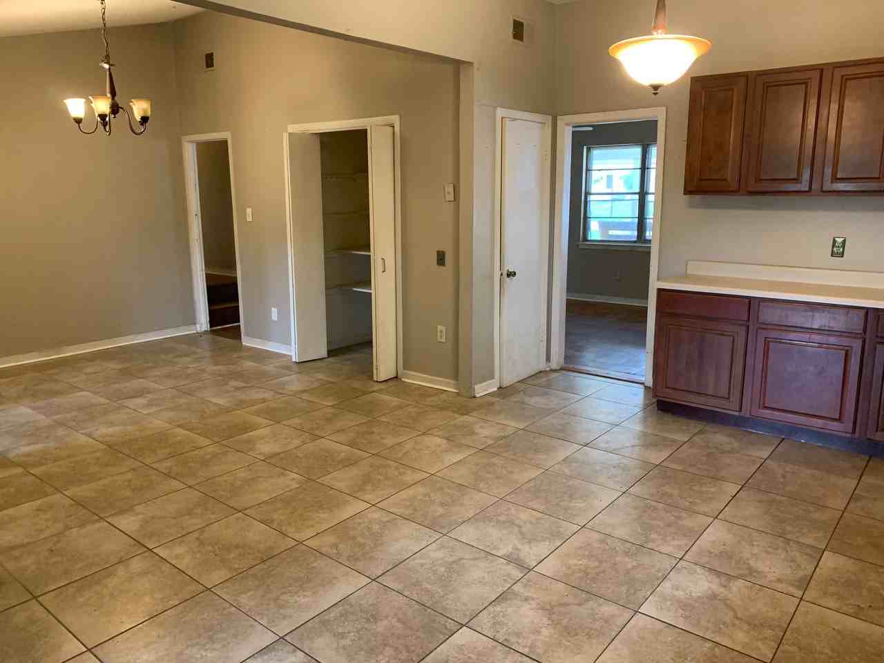 1527 Bennington Cv - Photo 4 of 12