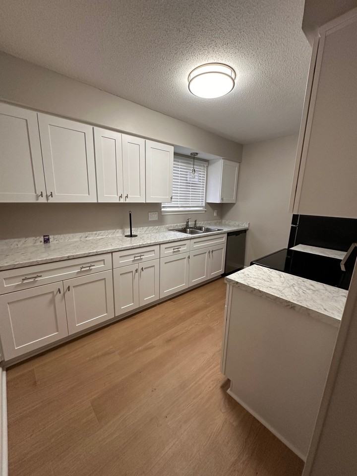 102 Briarview Cir - Photo 2 of 16