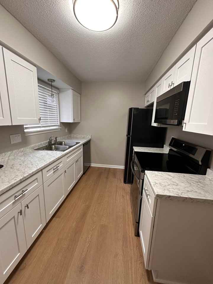 102 Briarview Cir - Photo 4 of 16