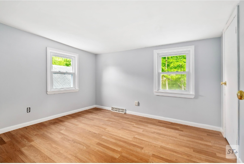 231 Colebrook St - Photo 4 of 4