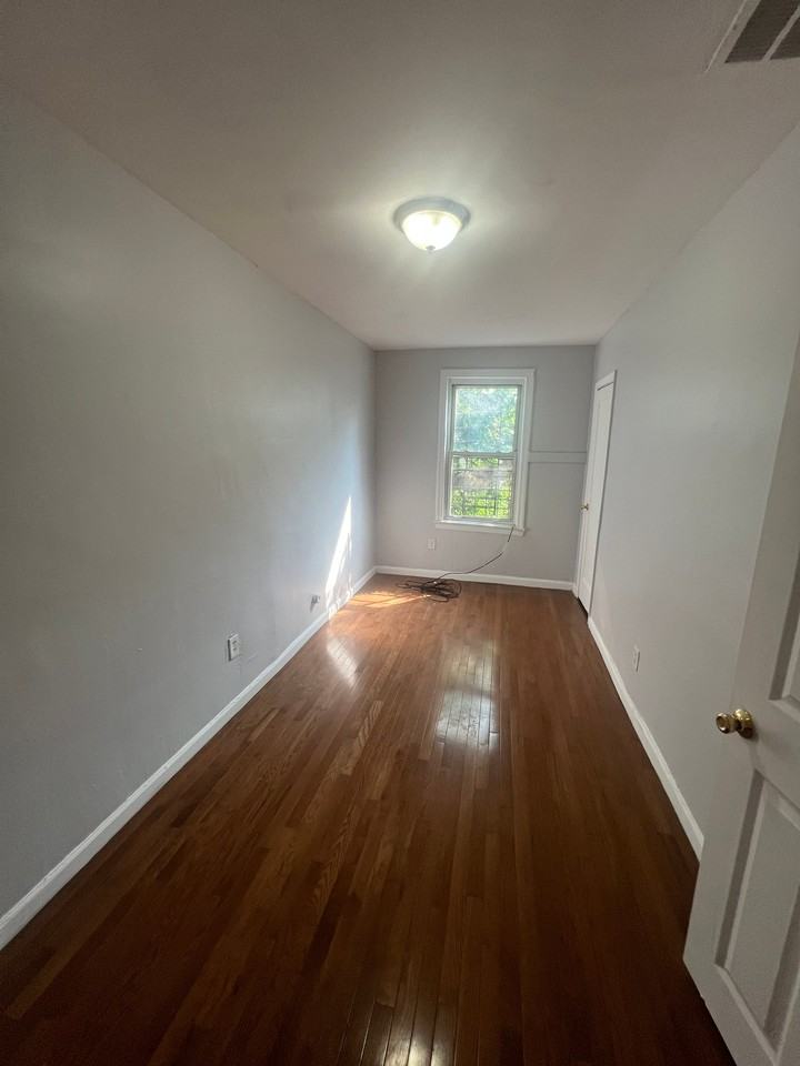 166 Chancellor Ave #1 - Photo 3 of 5