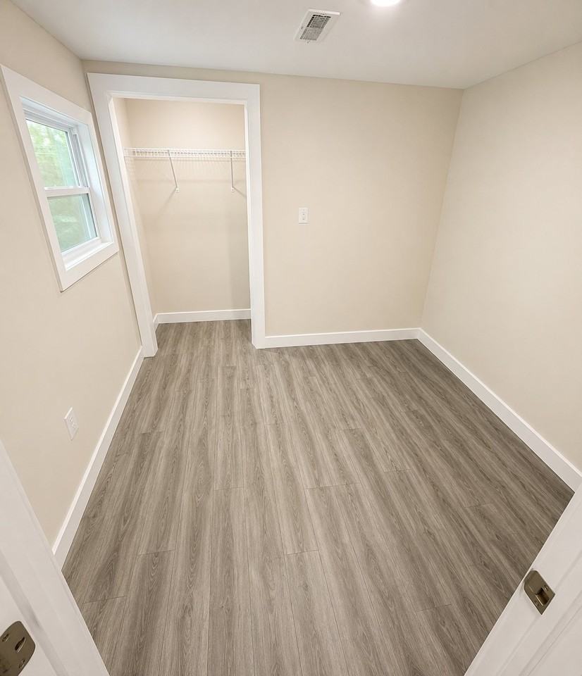 504 W Hackberry St #1 - Photo 4 of 6