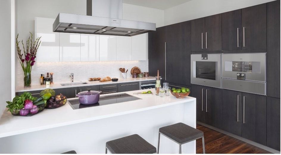 162 N Clark St - Photo 2 of 9
