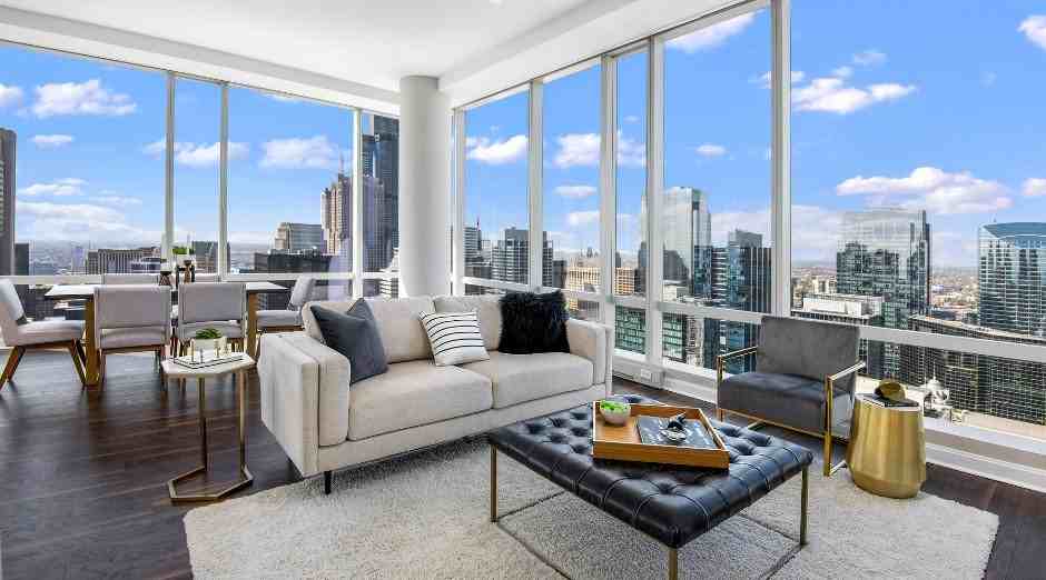 162 N Clark St - Photo 3 of 9