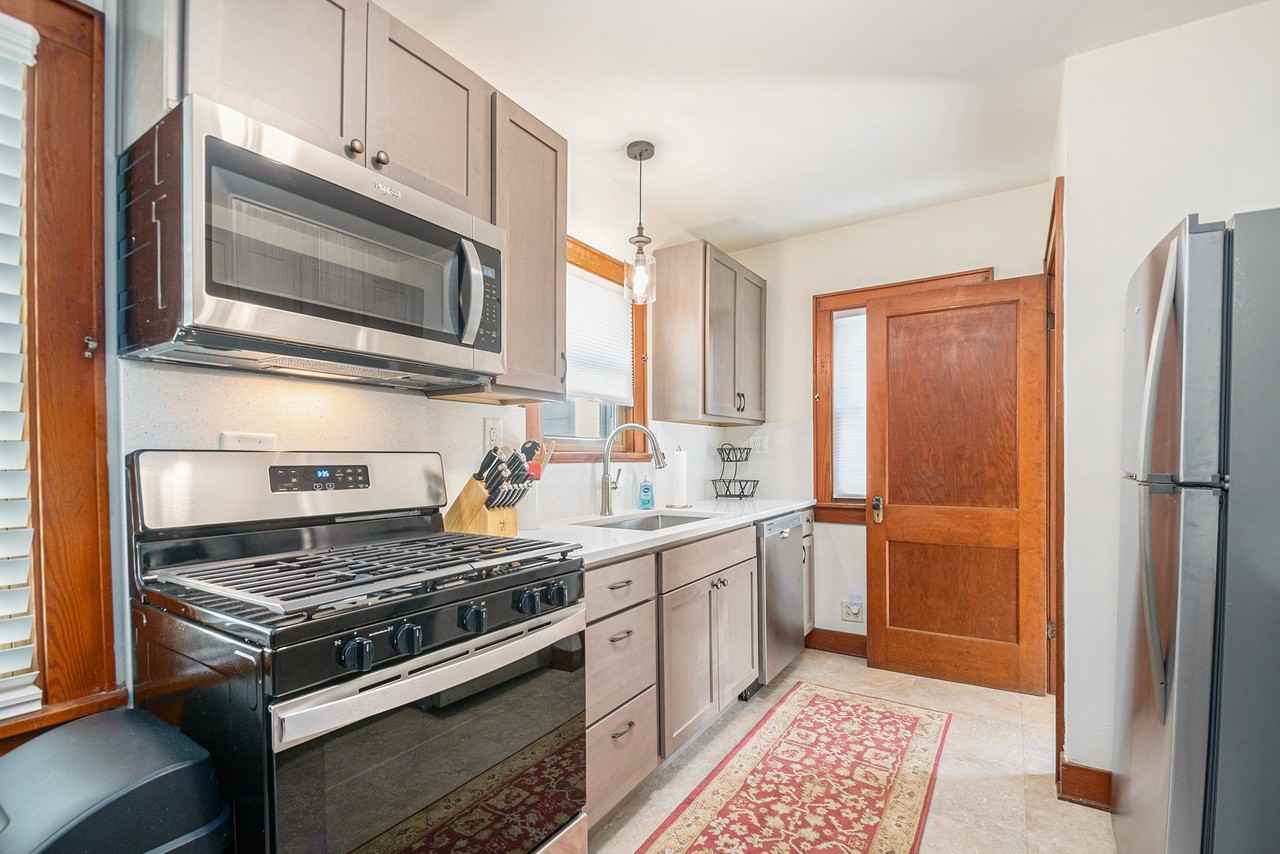 206 Academy St - Photo 5 of 19