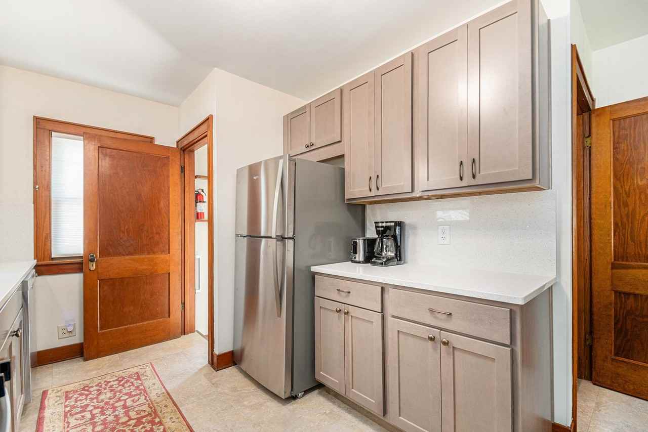 206 Academy St - Photo 6 of 19